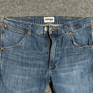 Wrangler Men’s Mid Blue Straight Jeans